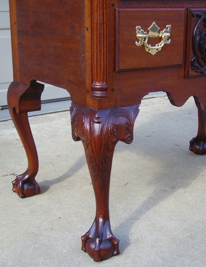 Philadelphia dressing table by Benjamin Hobbs — view 1