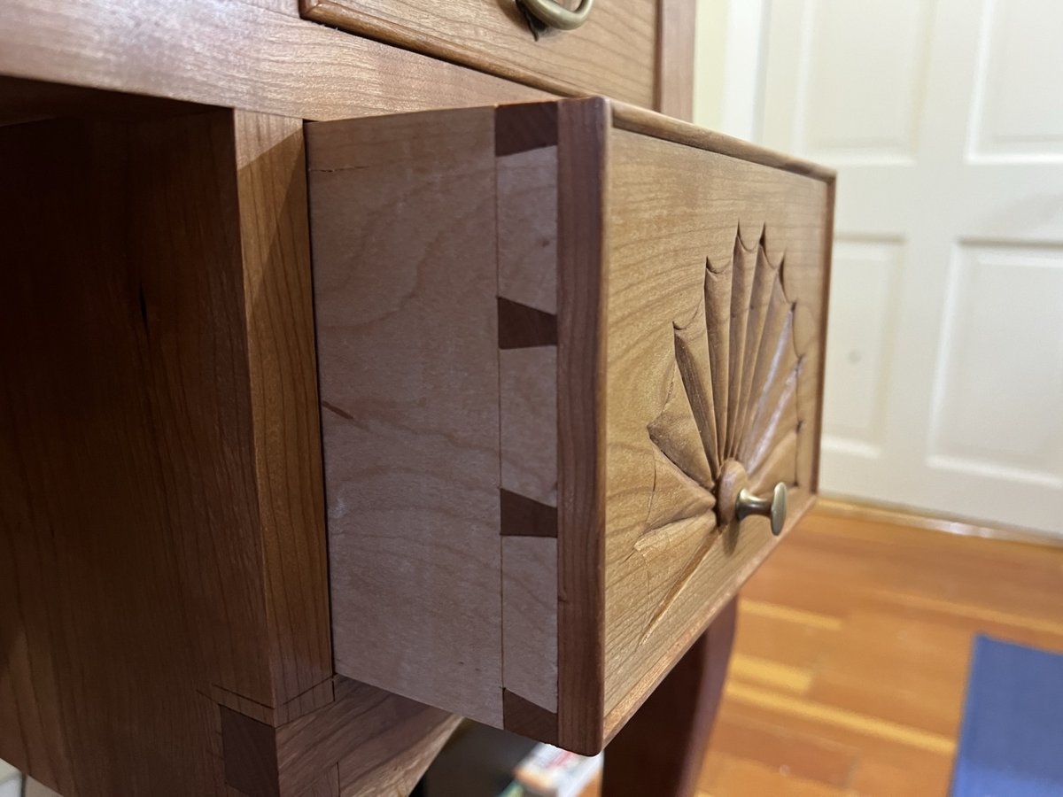 Queen Anne Desk — view 0