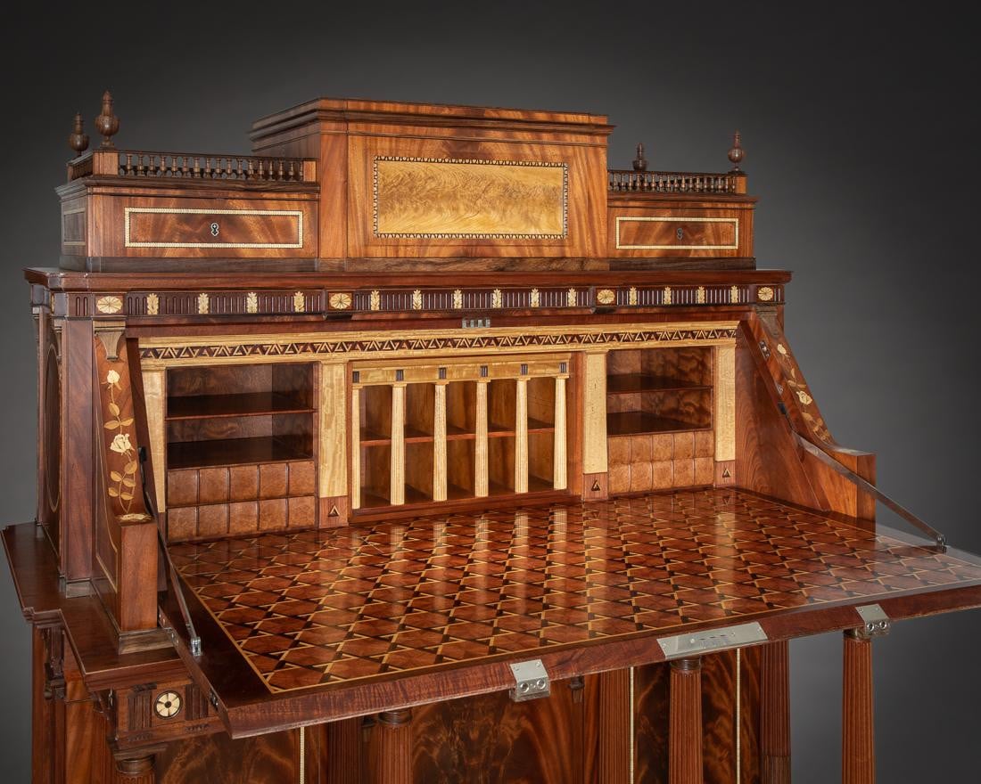 Apollo Desk — view 1